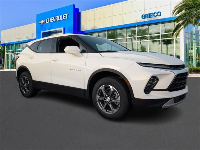 new 2025 Chevrolet Blazer car, priced at $33,004