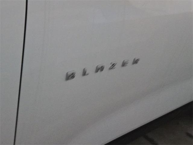 new 2025 Chevrolet Blazer car, priced at $35,004