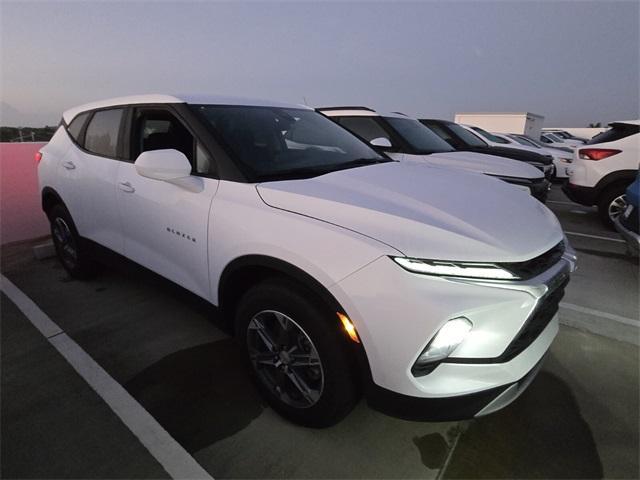 new 2025 Chevrolet Blazer car, priced at $35,004