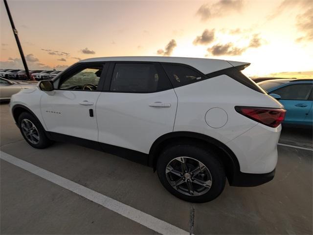 new 2025 Chevrolet Blazer car, priced at $33,004