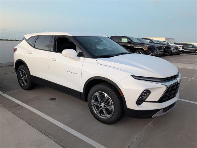 new 2025 Chevrolet Blazer car, priced at $33,004