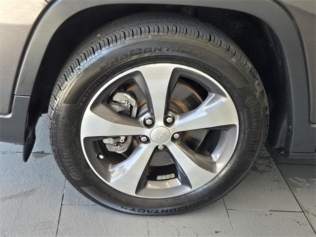 used 2019 Jeep Cherokee car, priced at $14,497