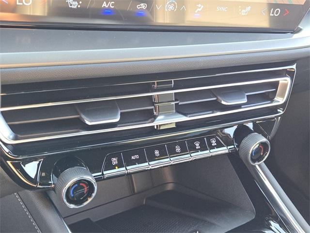 new 2025 Chevrolet Traverse car, priced at $39,432