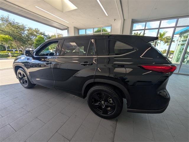 used 2020 Toyota Highlander car, priced at $23,500