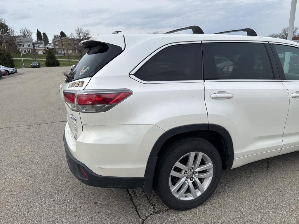 used 2015 Toyota Highlander car, priced at $17,346