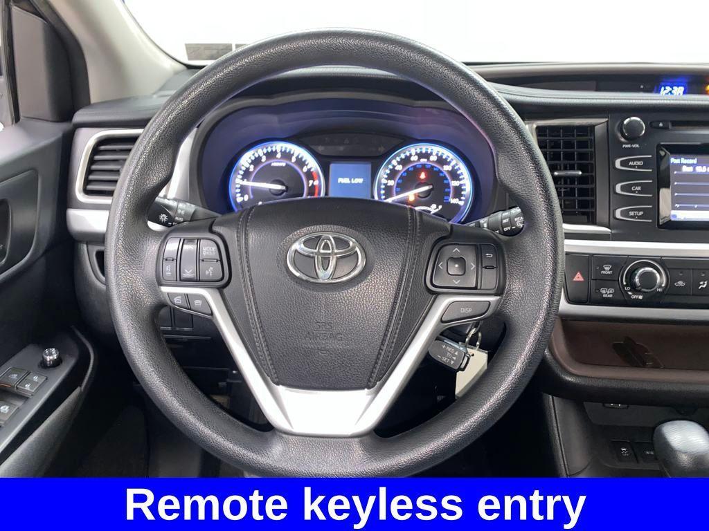 used 2015 Toyota Highlander car, priced at $15,919