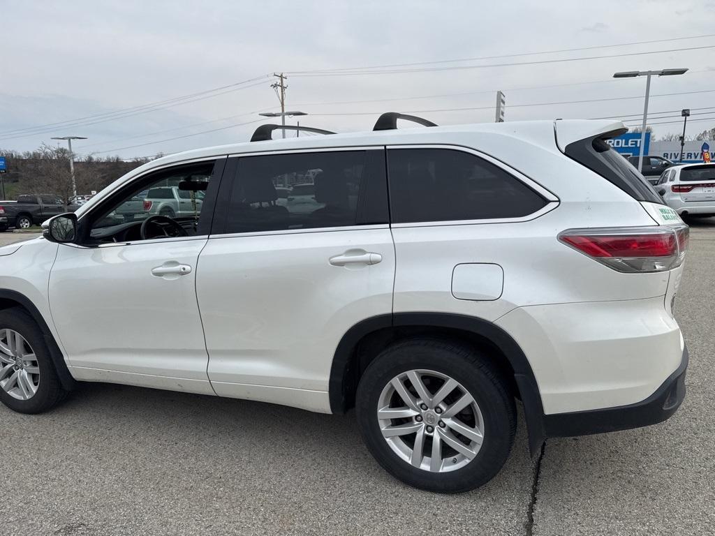 used 2015 Toyota Highlander car, priced at $17,346
