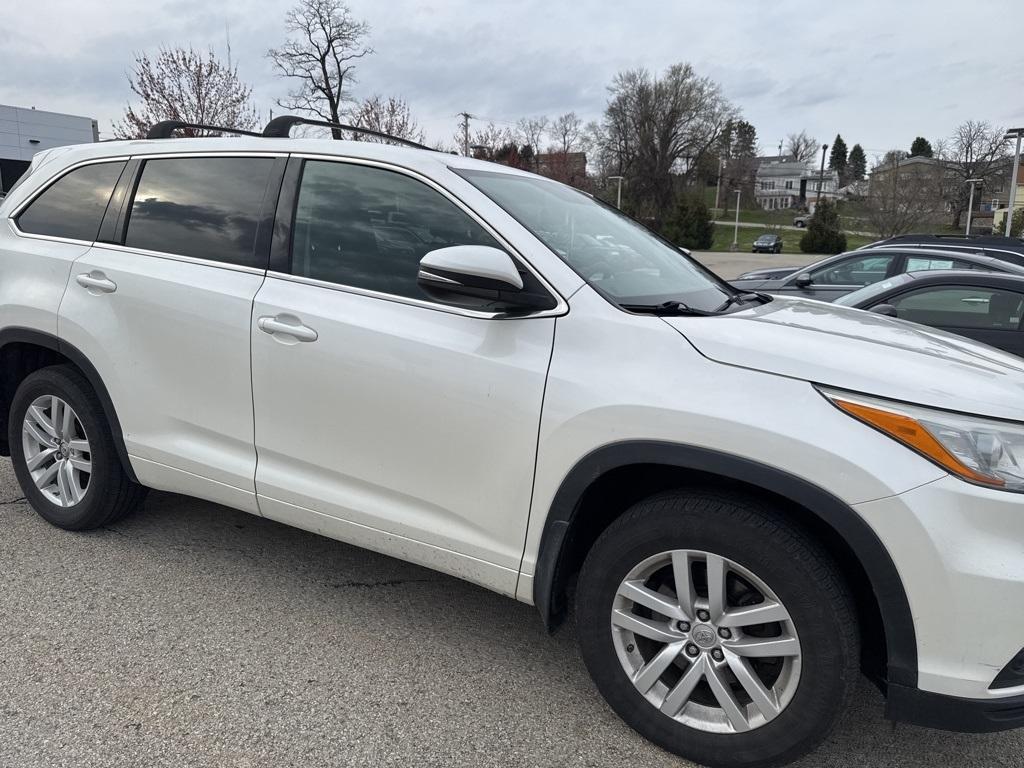 used 2015 Toyota Highlander car, priced at $17,346