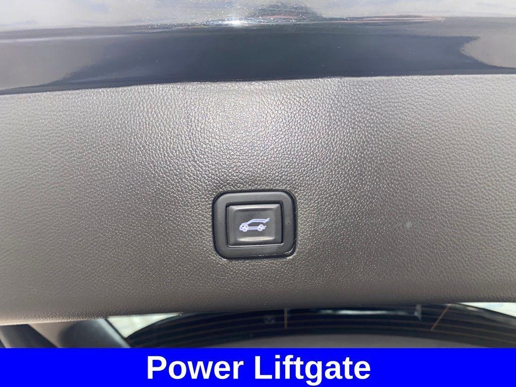 used 2022 Chevrolet Traverse car, priced at $31,394