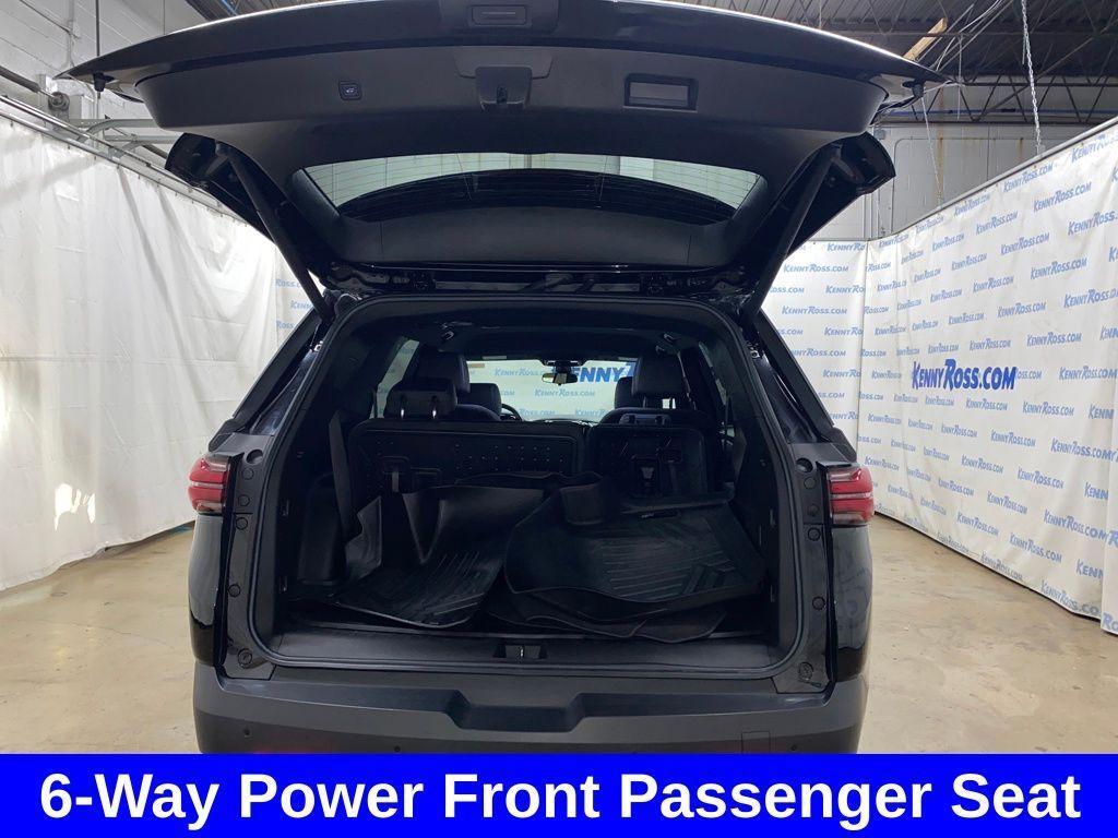used 2022 Chevrolet Traverse car, priced at $31,394