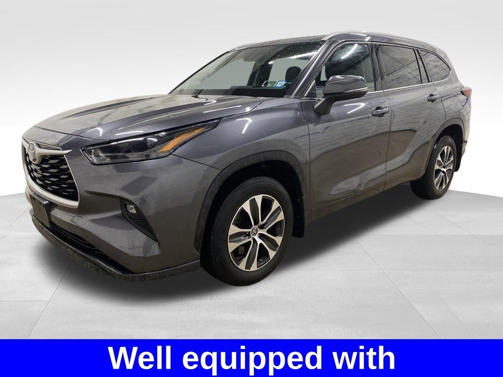used 2022 Toyota Highlander car, priced at $36,997