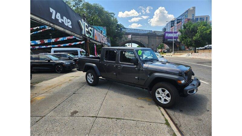 used 2023 Jeep Gladiator car, priced at $25,800