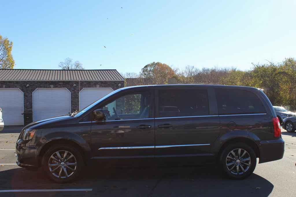 used 2014 Chrysler Town & Country car, priced at $9,490