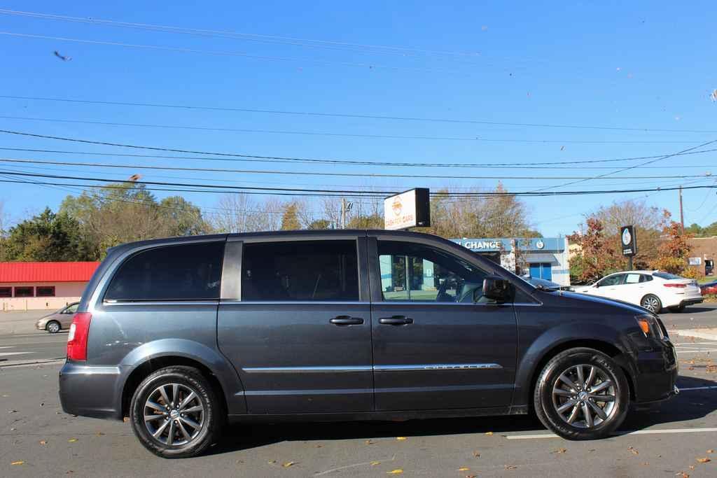 used 2014 Chrysler Town & Country car, priced at $9,490