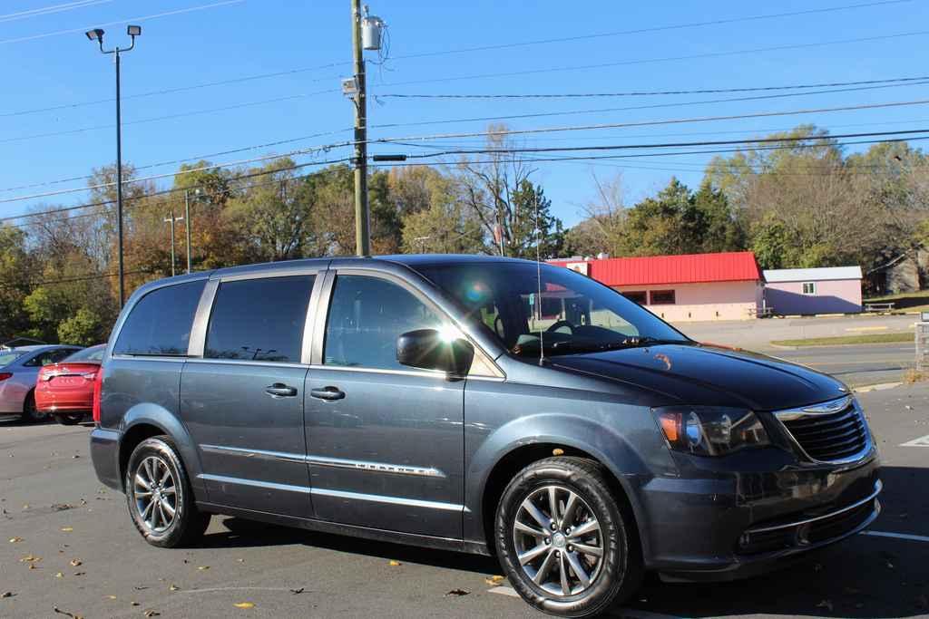 used 2014 Chrysler Town & Country car, priced at $9,490