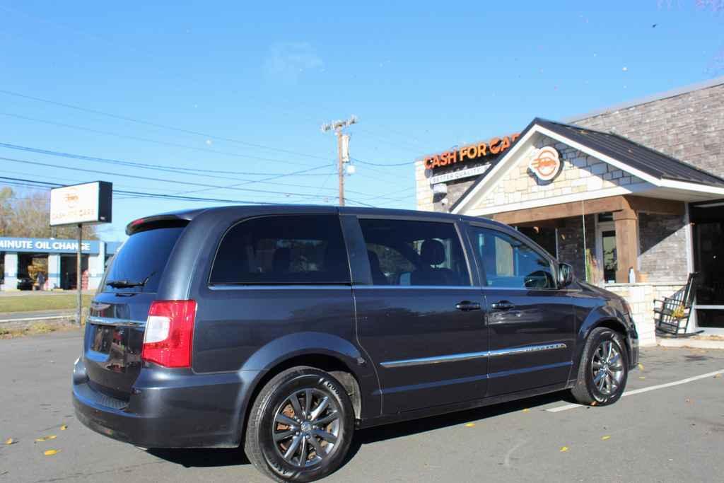 used 2014 Chrysler Town & Country car, priced at $9,490