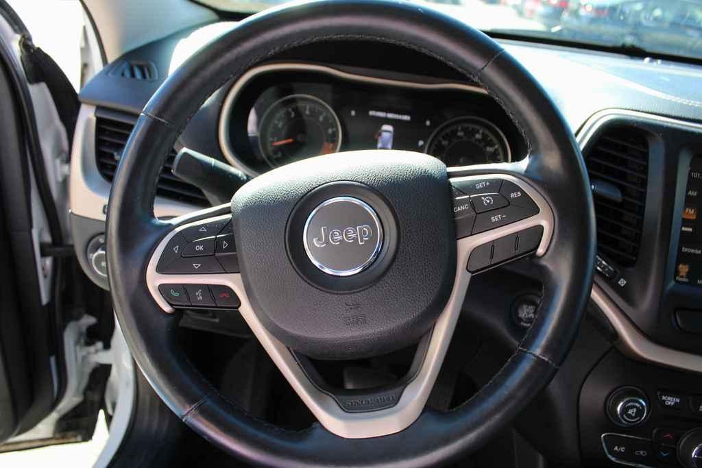 used 2015 Jeep Cherokee car, priced at $13,790