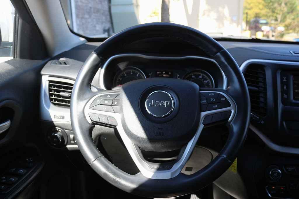 used 2014 Jeep Cherokee car, priced at $8,990