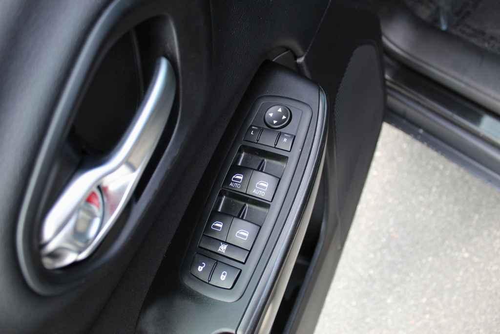 used 2014 Jeep Cherokee car, priced at $9,490