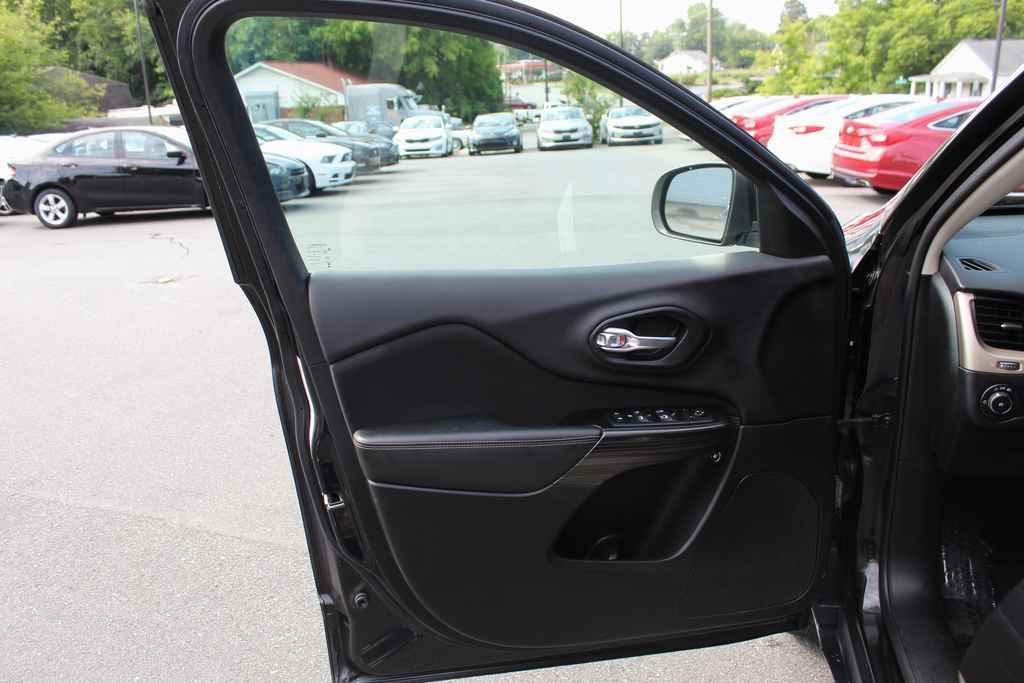 used 2014 Jeep Cherokee car, priced at $9,490