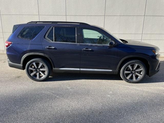 new 2025 Honda Pilot car, priced at $50,725