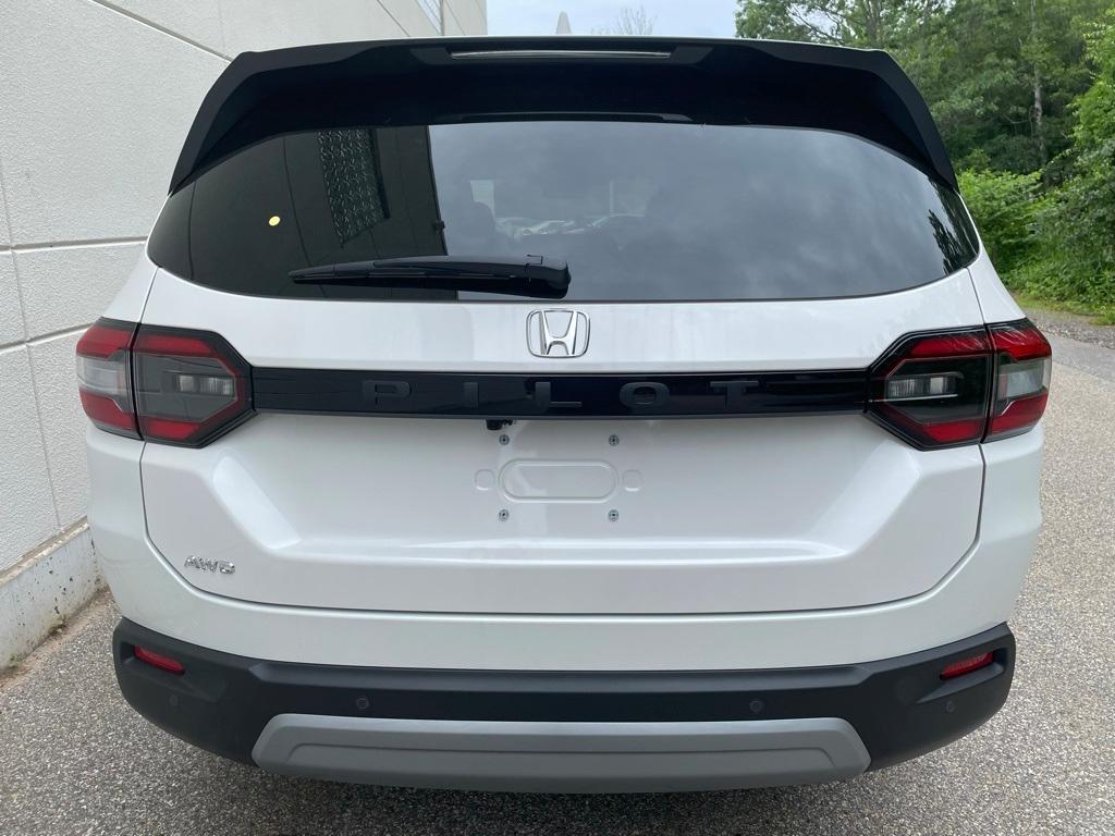 new 2025 Honda Pilot car, priced at $46,005