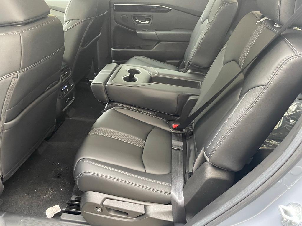 new 2025 Honda Pilot car, priced at $50,655