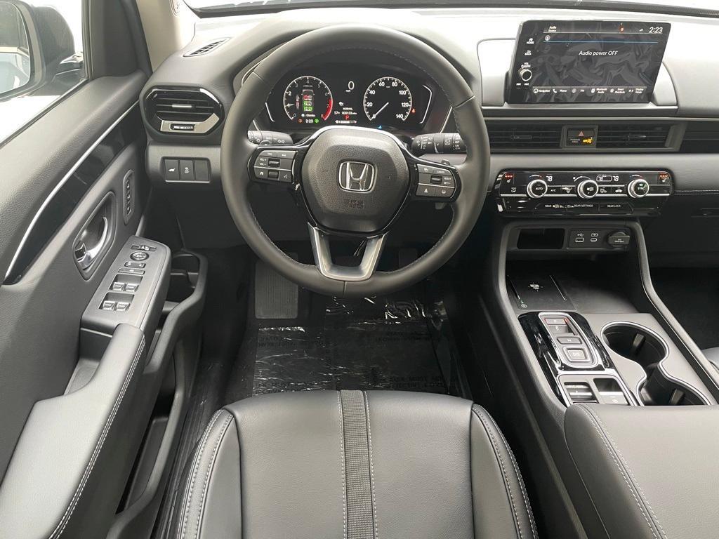 new 2025 Honda Pilot car, priced at $50,655