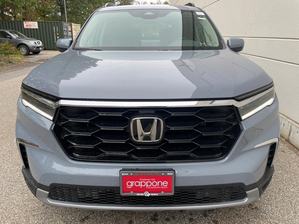 new 2025 Honda Pilot car, priced at $50,655