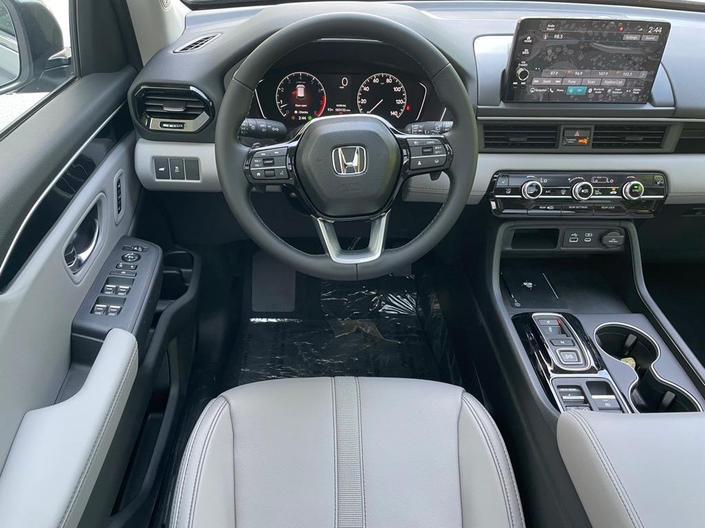 new 2025 Honda Pilot car, priced at $49,749
