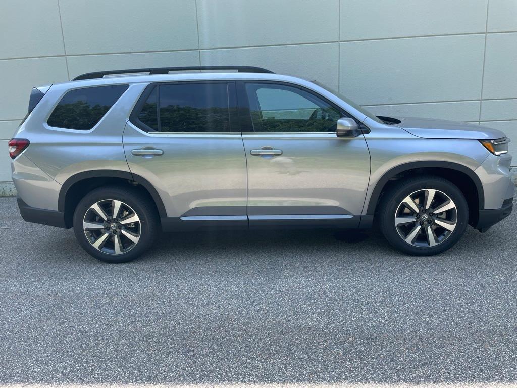 new 2025 Honda Pilot car, priced at $49,749
