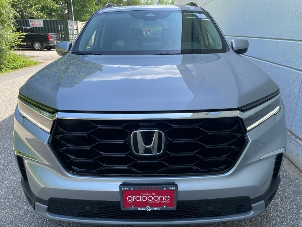 new 2025 Honda Pilot car, priced at $49,749