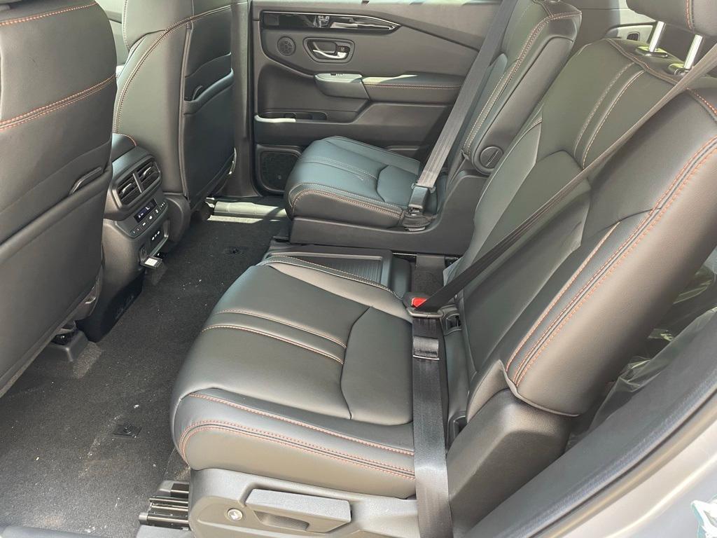 new 2025 Honda Pilot car, priced at $48,100