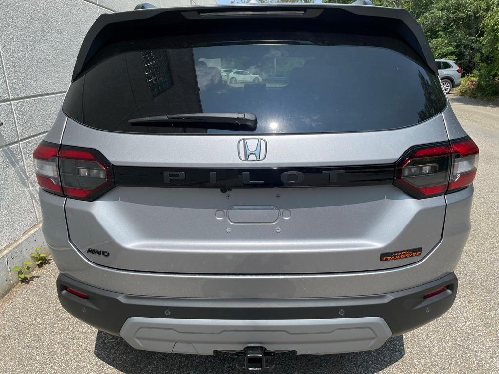 new 2025 Honda Pilot car, priced at $48,100