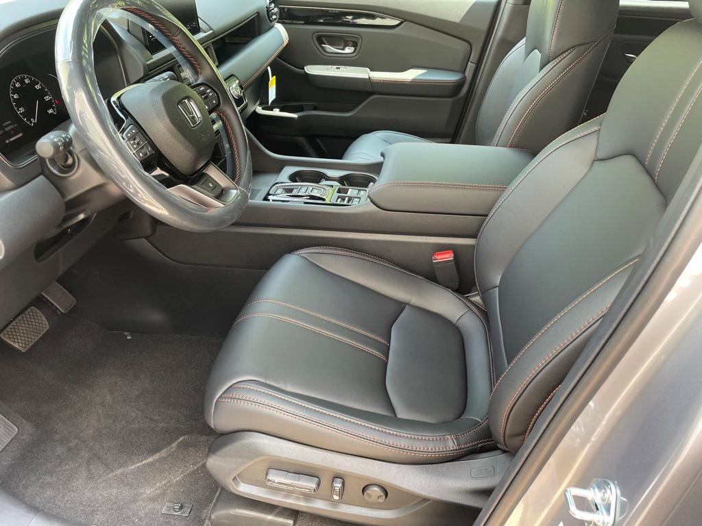 new 2025 Honda Pilot car, priced at $48,100