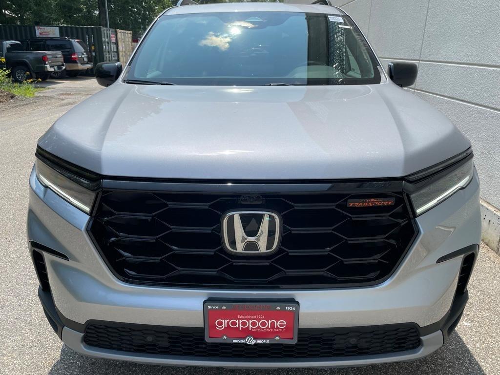 new 2025 Honda Pilot car, priced at $48,100