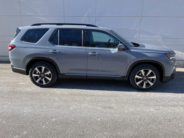 new 2025 Honda Pilot car, priced at $53,930