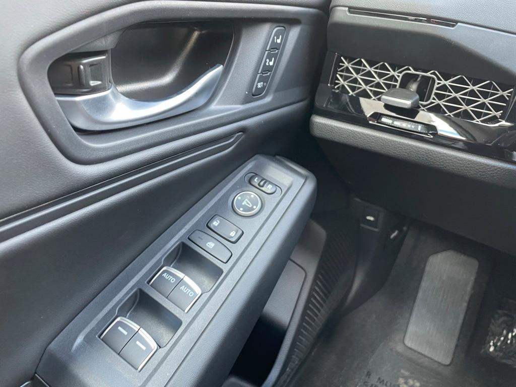 new 2025 Honda Accord Hybrid car, priced at $34,318