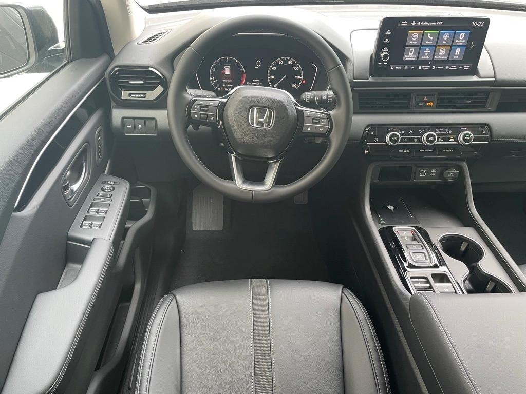 new 2025 Honda Pilot car, priced at $45,075