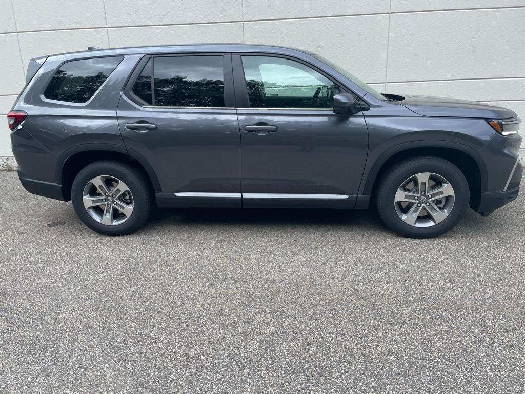 new 2025 Honda Pilot car, priced at $45,075