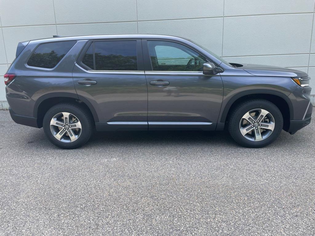 new 2025 Honda Pilot car, priced at $44,300