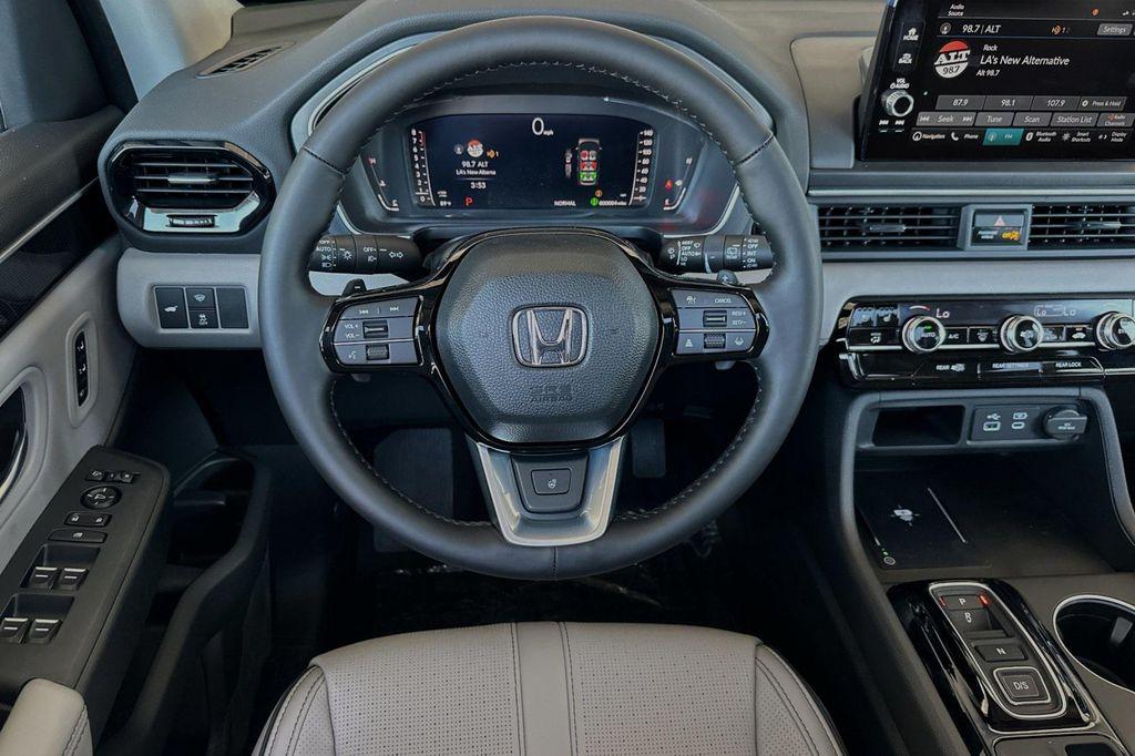 new 2025 Honda Pilot car, priced at $54,575