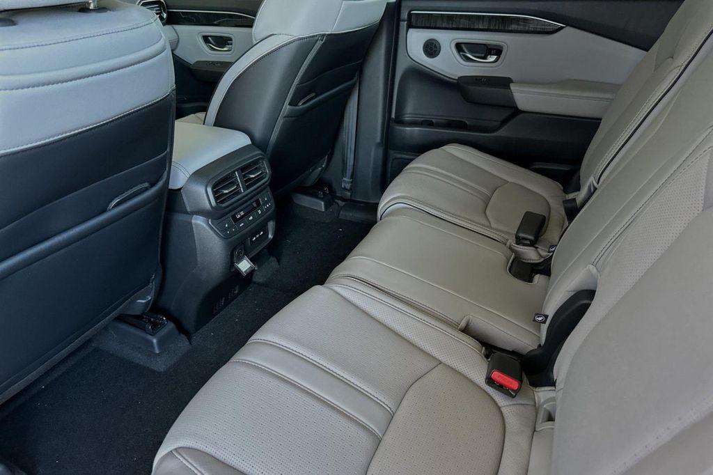 new 2025 Honda Pilot car, priced at $54,575