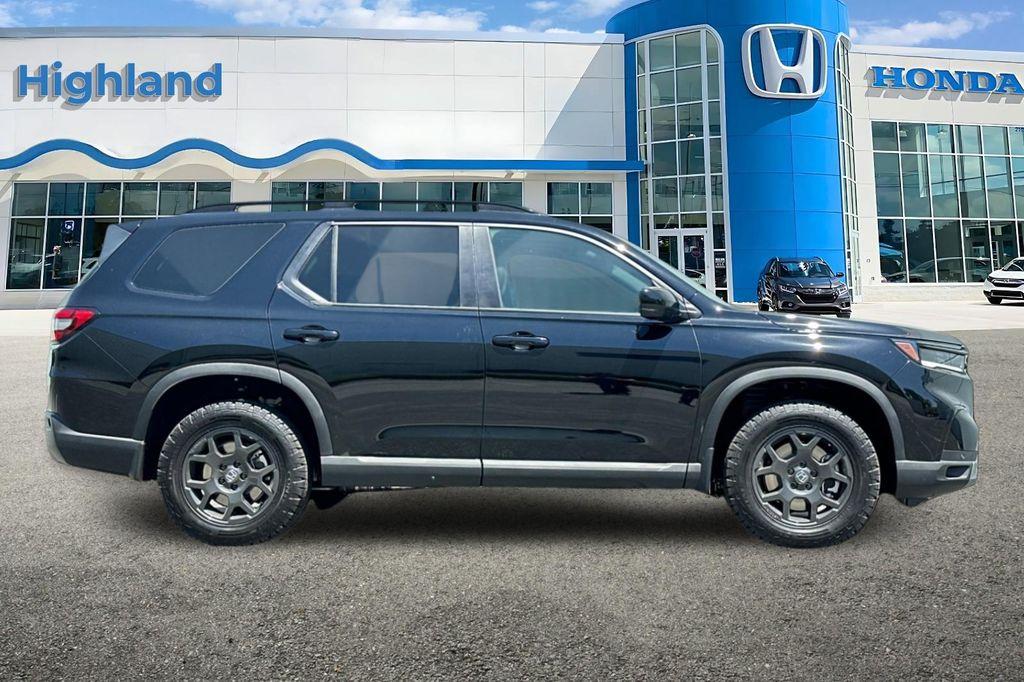 new 2025 Honda Pilot car, priced at $50,895