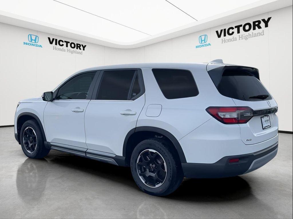 new 2025 Honda Pilot car, priced at $46,400