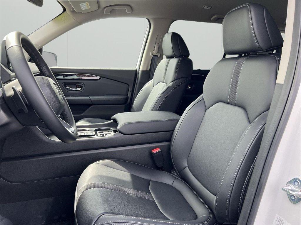 new 2025 Honda Pilot car, priced at $46,400