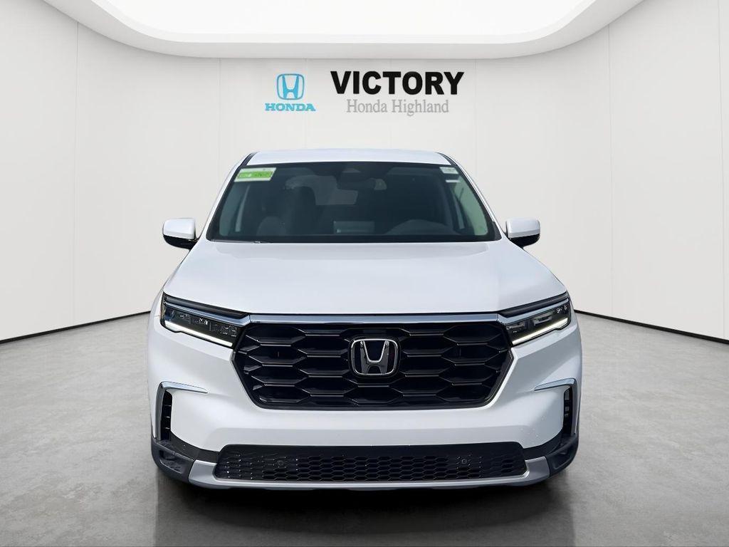 new 2025 Honda Pilot car, priced at $46,400