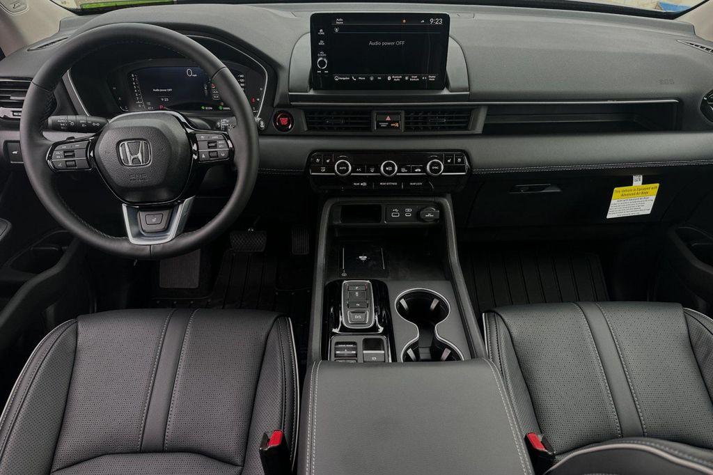 new 2025 Honda Pilot car, priced at $54,530