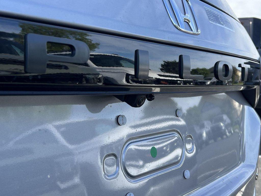 new 2025 Honda Pilot car, priced at $48,700