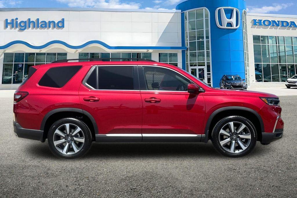 new 2025 Honda Pilot car, priced at $51,550